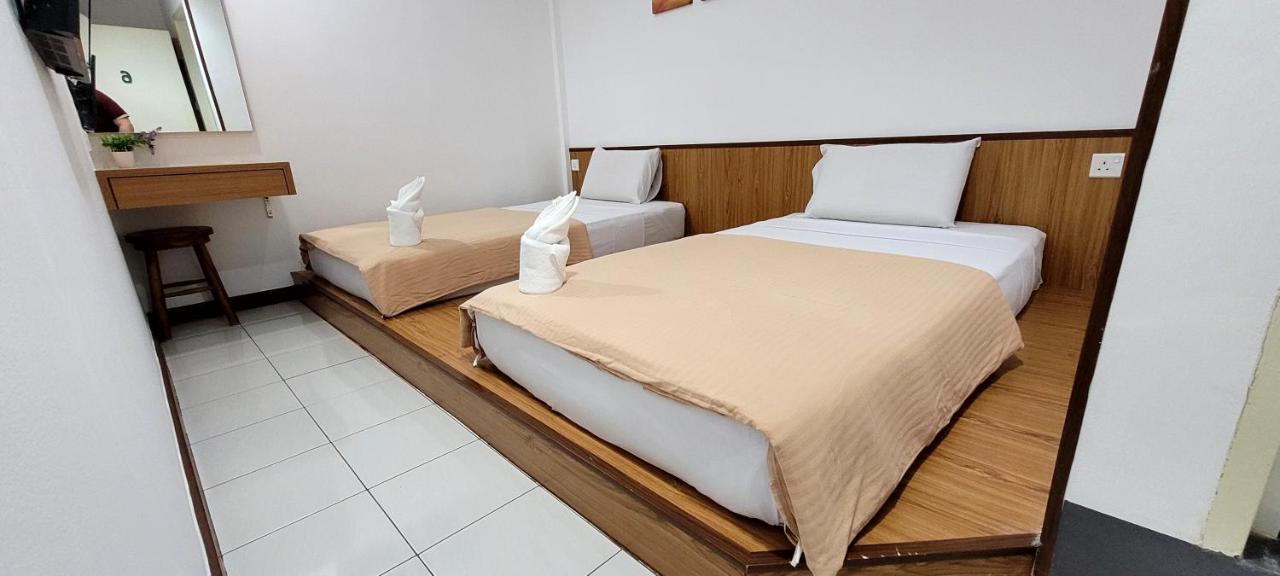 Api-Api Guesthouse Kota Kinabalu Buitenkant foto